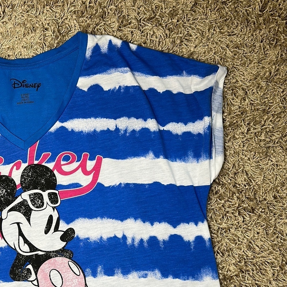 Disney Blue&White Mickey Mouse Women’s Short Sleeve Summer Vneck Shirt Sz XLG - Picture 8 of 9